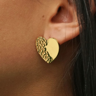 ARETES DE CORAZÓN CON MITAD TEXTURIZADO