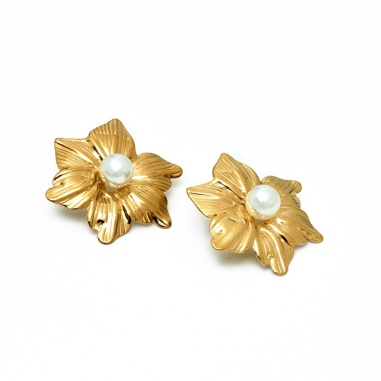 ARETES DE FLOR CON PERLA EN EL CENTRO