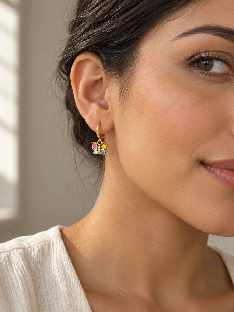 Argollas con dije de mariposa
