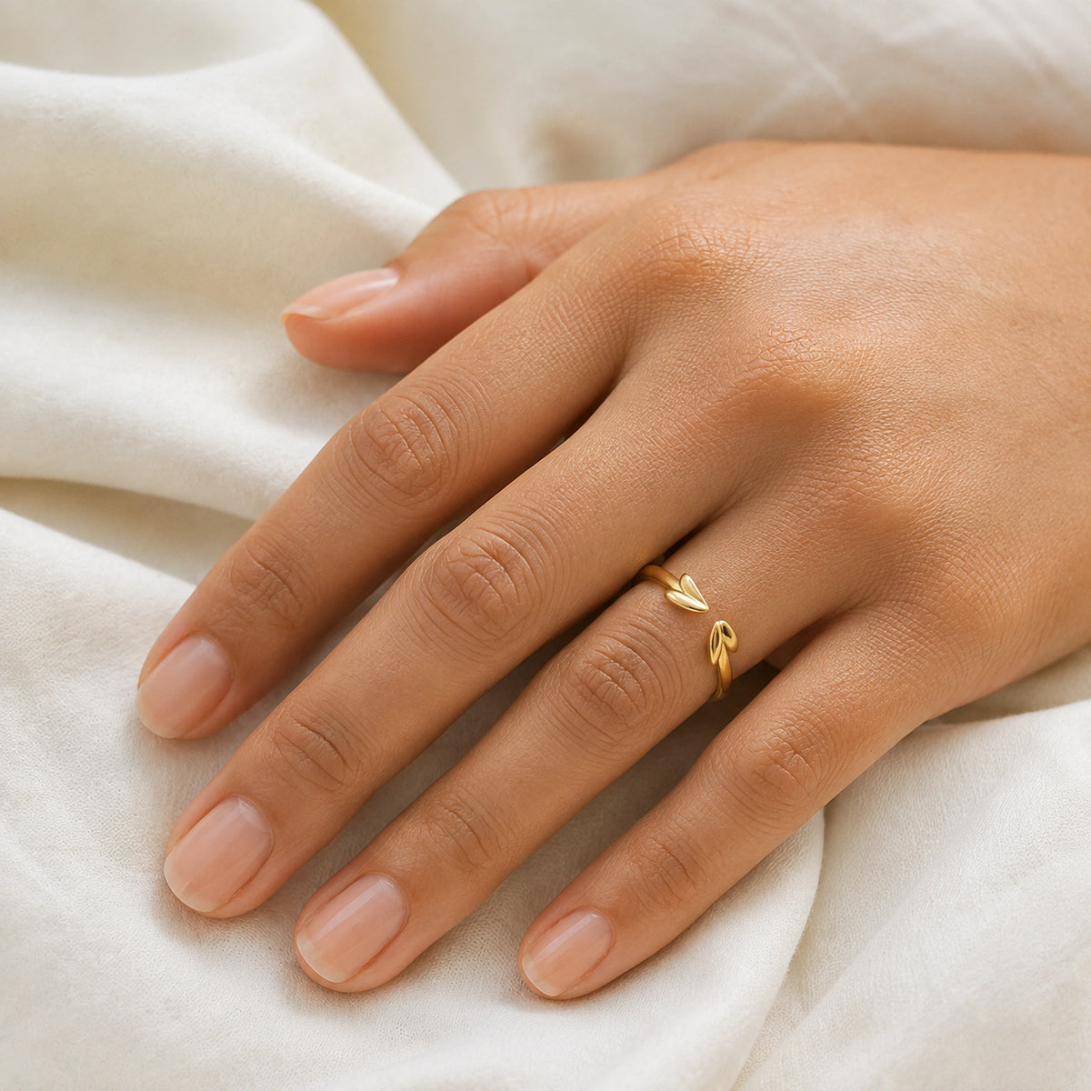 Anillo Ajustable Abrazo de Hojas