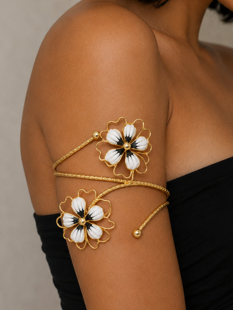 Brazalete Flores Blanco y Negro
