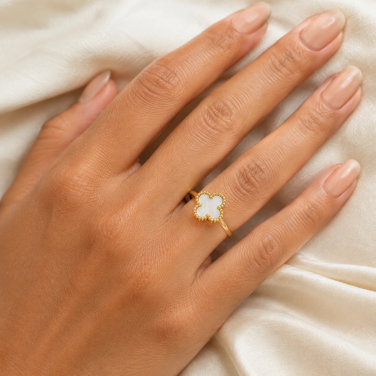 Anillo Ajustable Trébol Dorado